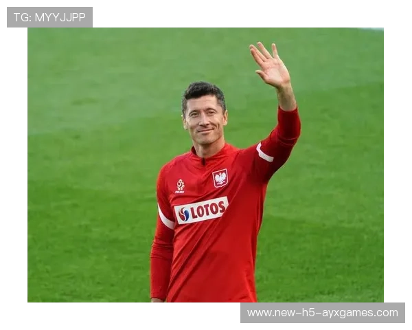 AC米兰莱万续约传闻掀起转会市场波澜，未来走势引发热议